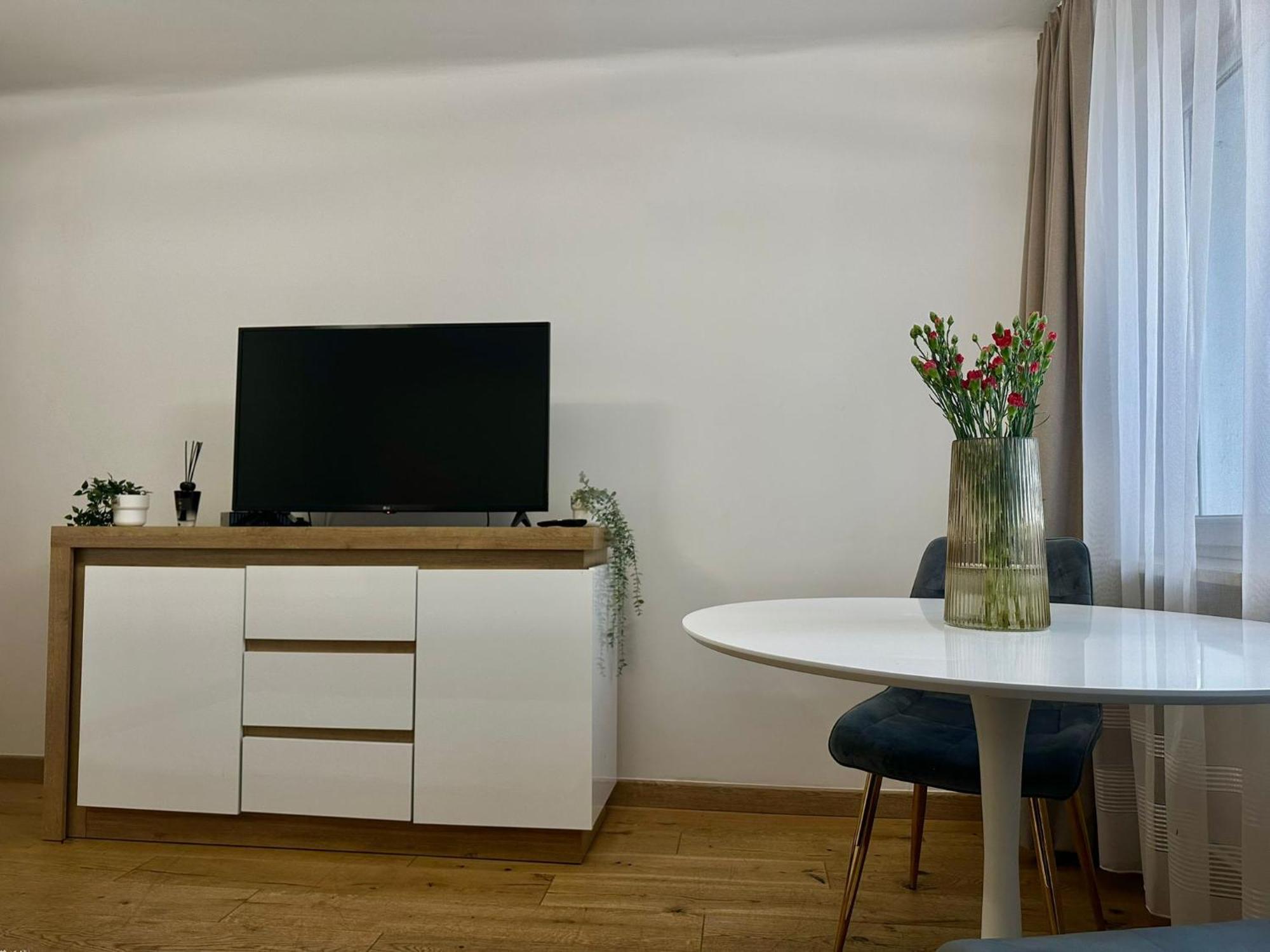 Appartamento Chmielna 106 - Free Parking - Duzy Balkon Varsavia Esterno foto